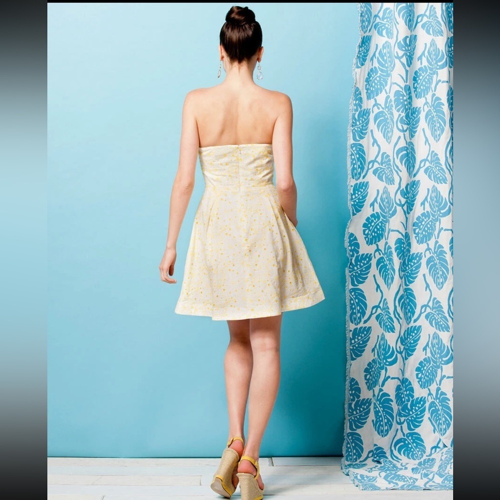 Lilly Pulitzer Blossom Dandelion Embroidered Eyelet Dress Size 2 - Picture 2 of 12